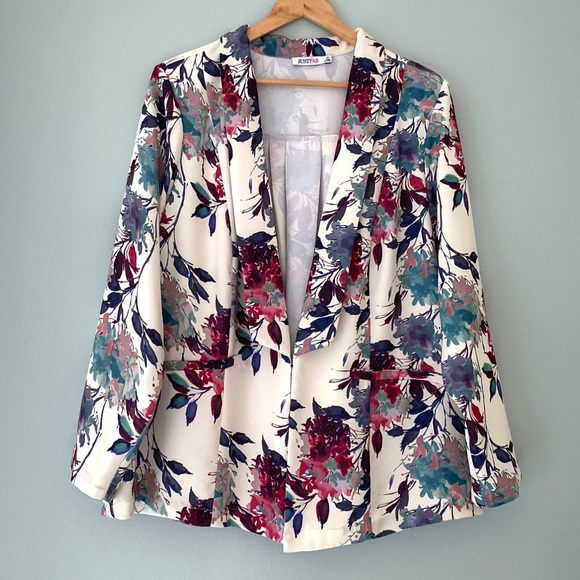 JustFab Jackets & Blazers - NWOT - Floral Blazer - 2X